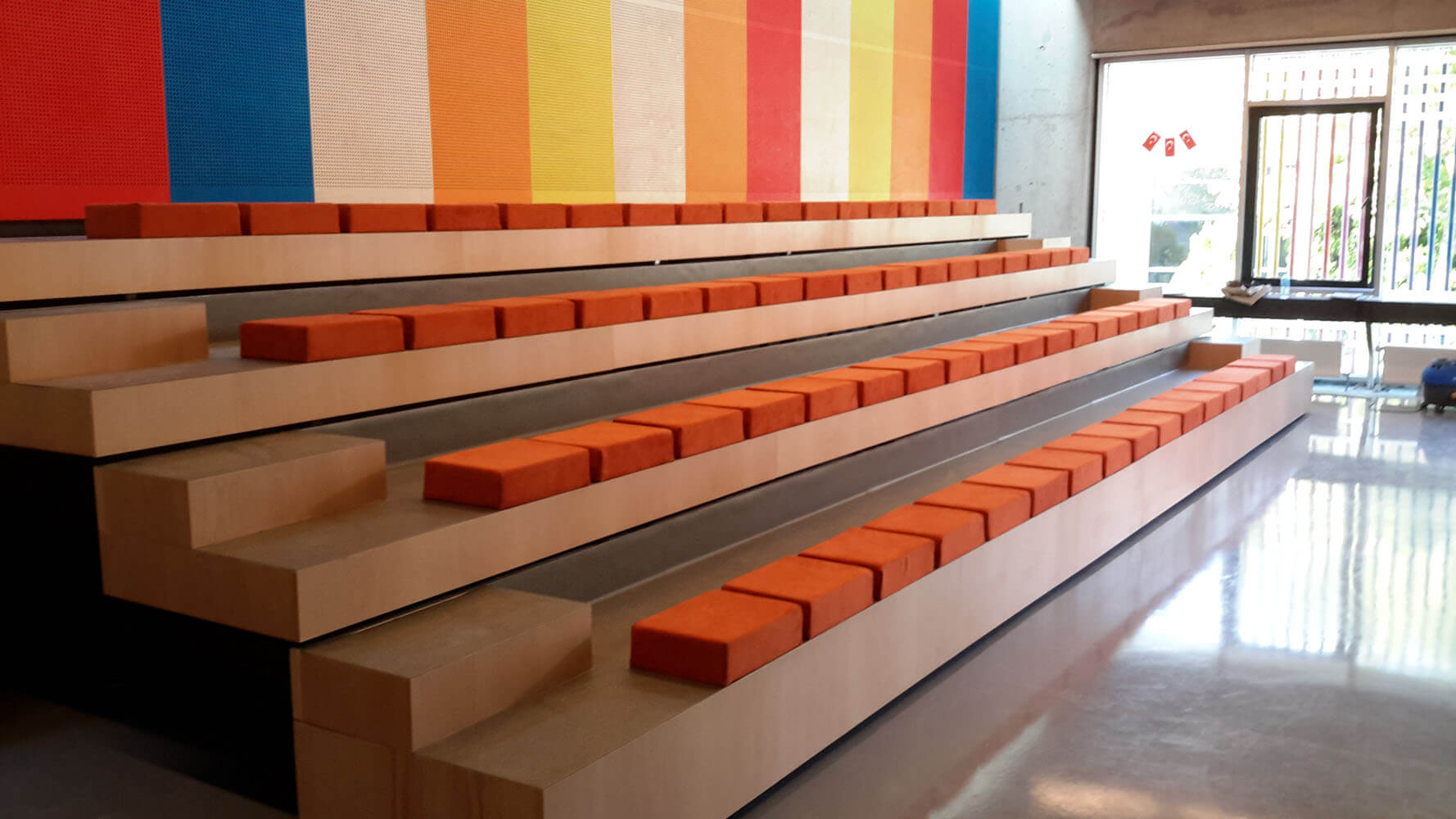 kiralik_teleskopik_tribun_portatif_estribun_tribunimalati_teleskopiktribunimalati_telskopiktribunyapimi_tribunyapimi_tiribun_kiraliktribun (1).jpg